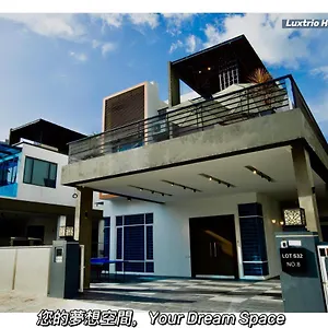 Villa Luxtrio Home-stay（pogun S32-8) *