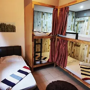 Escape Backpackers Kk Hostel Kota Kinabalu