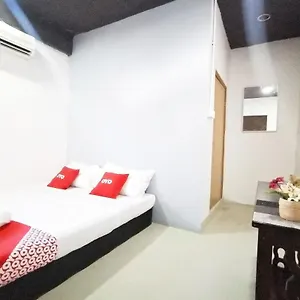 Hotell Oyo 89398 Doorbellz 2*
