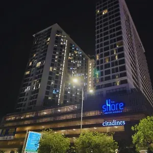 Pinay 21 - The Shore Apartment *