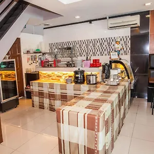 Oyo Center Point Mall 3*