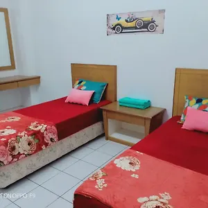 Homestay Farnie Likas Square