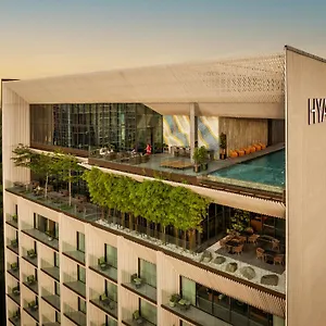 Hyatt Centric 호텔 코타키나발루